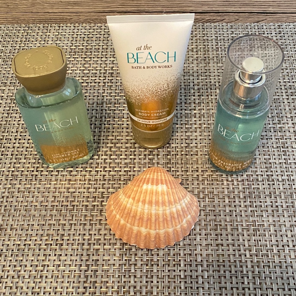 Bath & Body Works At The Beach Bath & Body Set - Aqua and Gold Travel Size - Picture 3 of 11